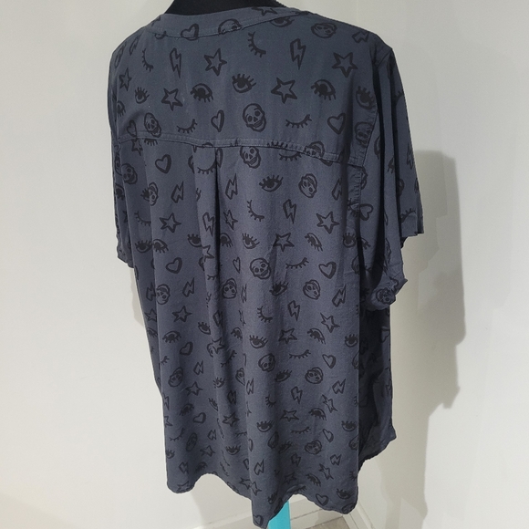 Torrid Women's Harper Georgette Skull Print Blouse Size 3 Gray Whimsigoth Casual - Picture 9 of 11